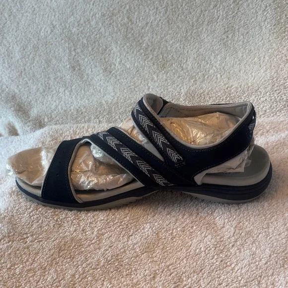 Stylish Navy Sandals for Women (New without tags!) - Picture 6 of 13